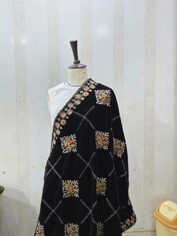 BLACK VELVET SHAWL